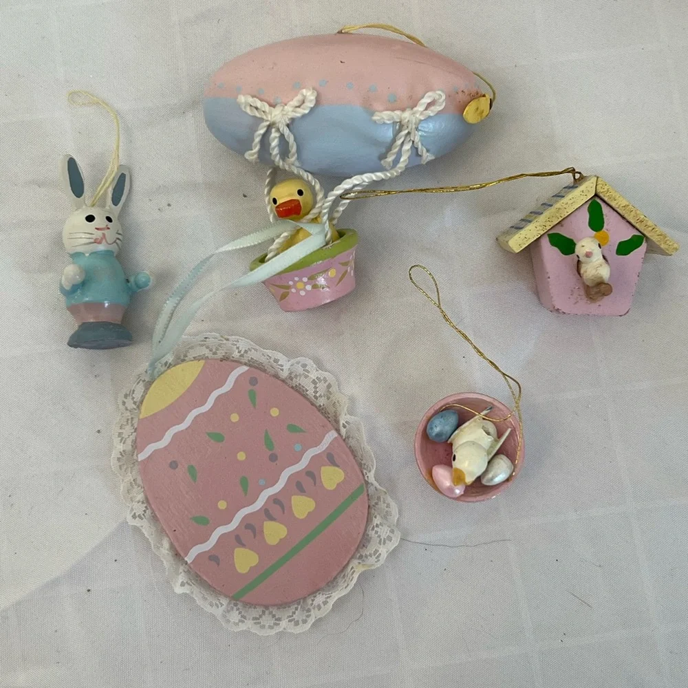 Lot of 17 vintage Easter egg decor plastic kitschy ornament porcelain crackle‎